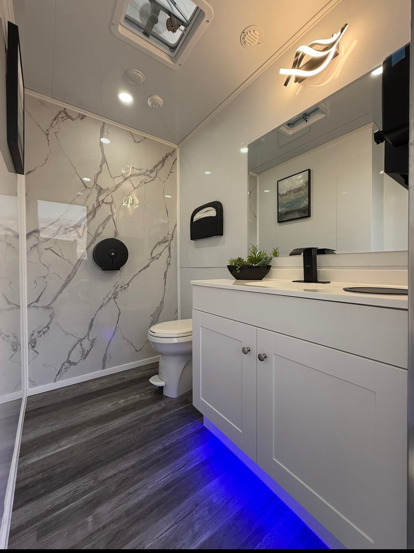 Royal Trailer - Vanity with Marble & Blue LED