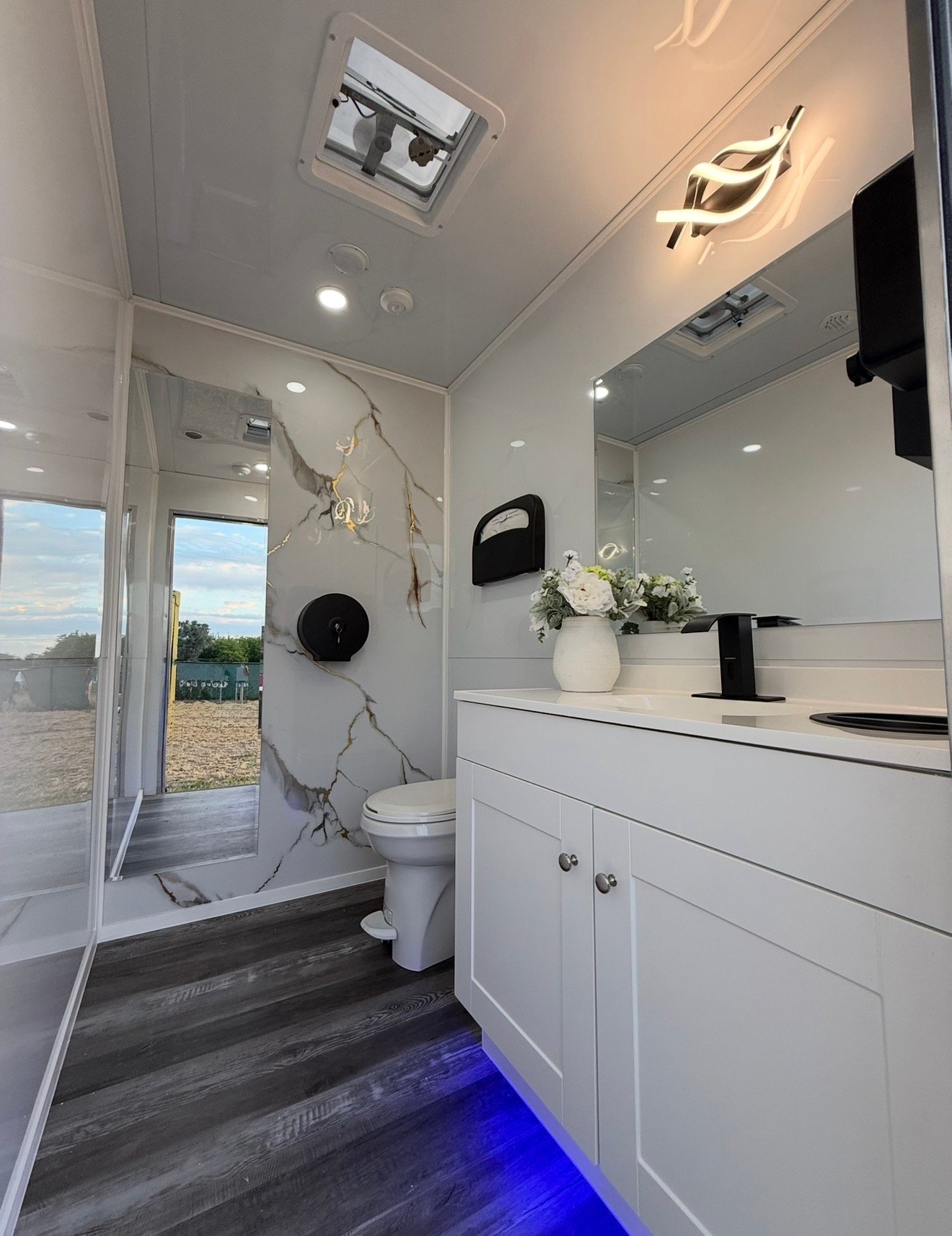 Royal Trailer - Interior with Marble Accent Wall